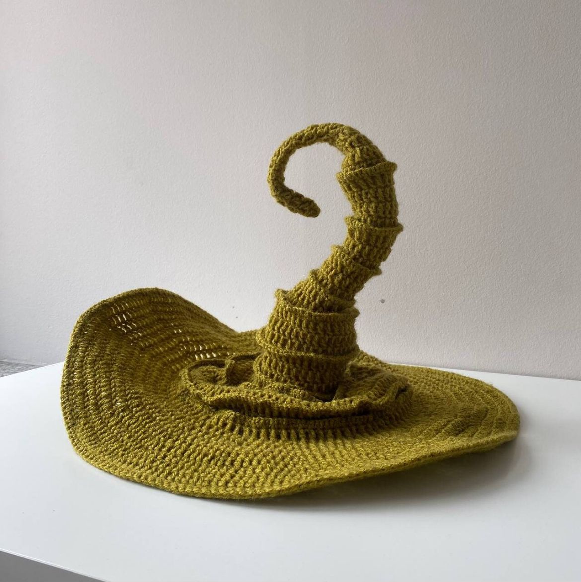 Modèle de chapeau de sorcière au crochet pour Halloween (PDF) 🇩🇪